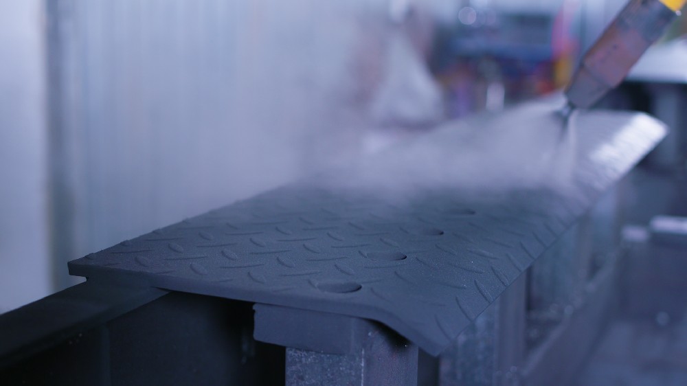 定制生產(chǎn)設(shè)備，萬(wàn)國(guó)為您而備！